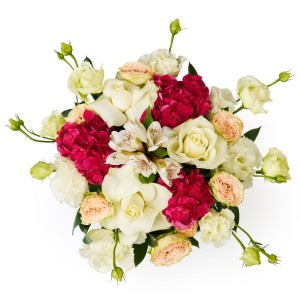 Cuib Floral în Nuanțe Romantice 🌸🤍