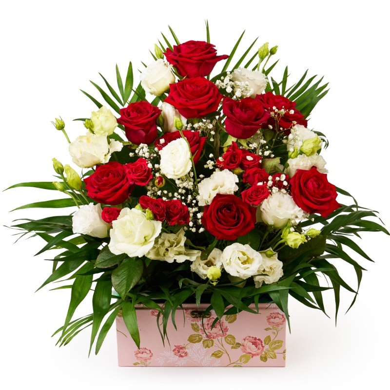 Aranjament Floral „Cufărul Iubirii”