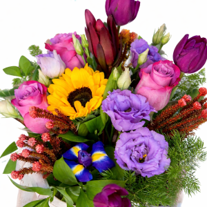 ARANJAMENT FLORAL IN SUPORT DIN LEMN